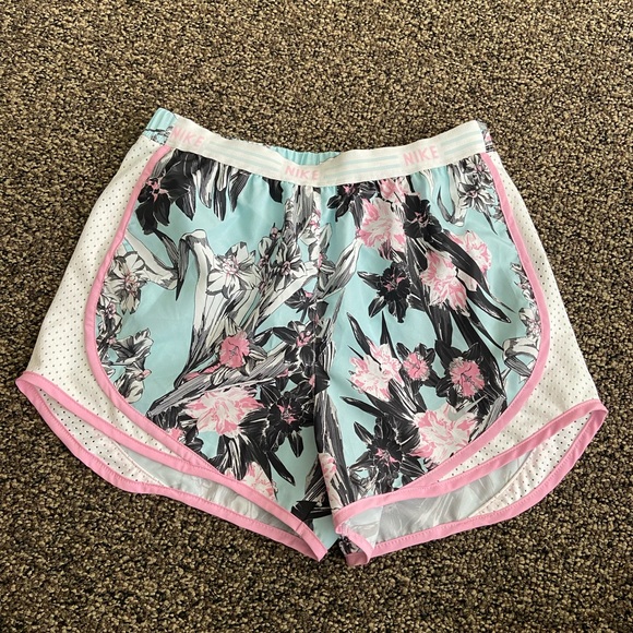 Nike Women's Floral Athletic Shorts - Pink and Black size:XS - Picture 3 of 13